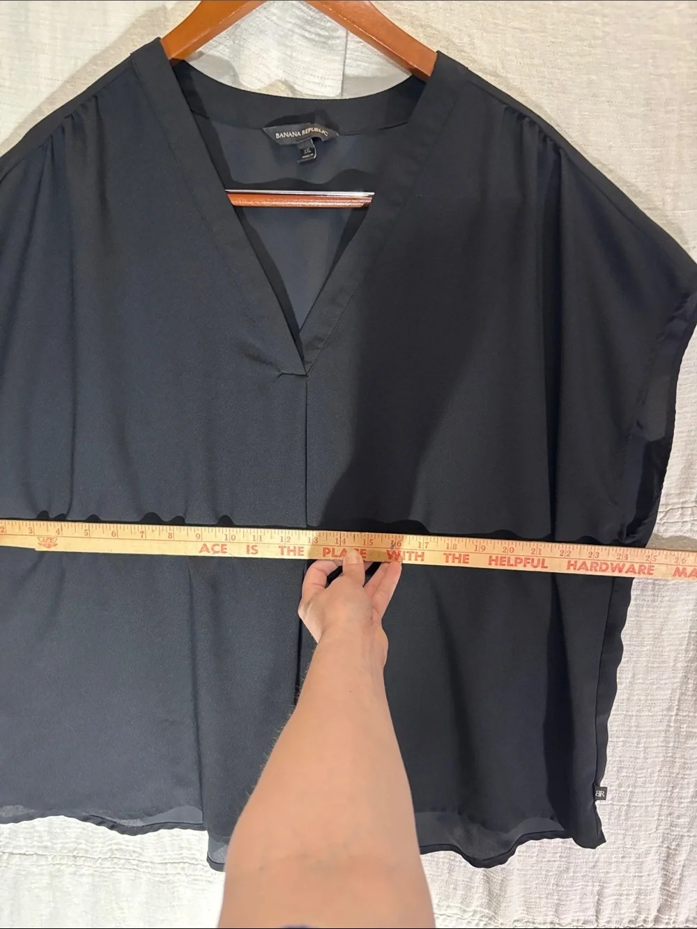 Banana Republic Black V-Neck Flowy Cap Sleeve Blouse